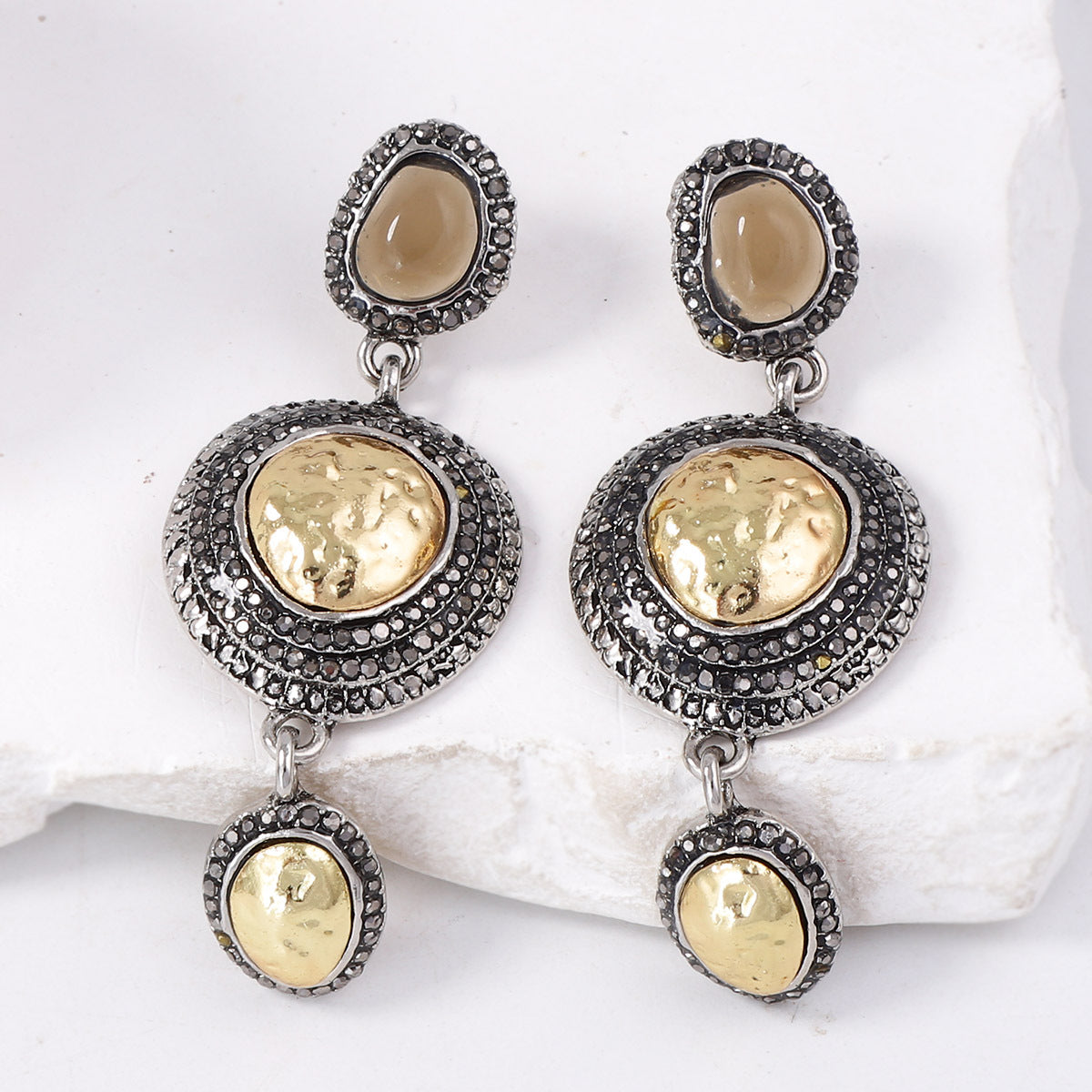 Chic Vintage-Inspired Luxe Geometric Alloy Round Earrings with Sparkling Diamonds - Perfect for Fashion-Forward Women