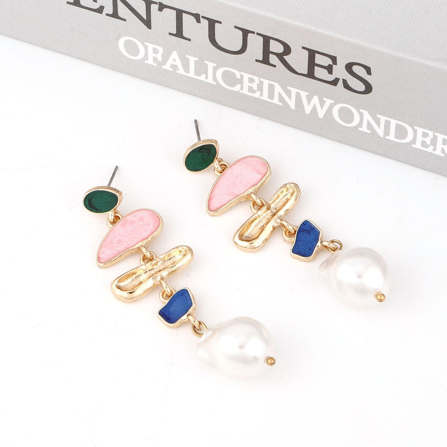 Chic Irregular Geometric Pearl Inlaid Earrings for a Fresh, Versatile Look – Perfect for Trendy Young Women!