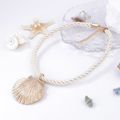 Stylish Minimalist Oversized Alloy Shell Pendant Necklace - Perfect Statement Accessory for Vacation Vibes and Effortless Chic
