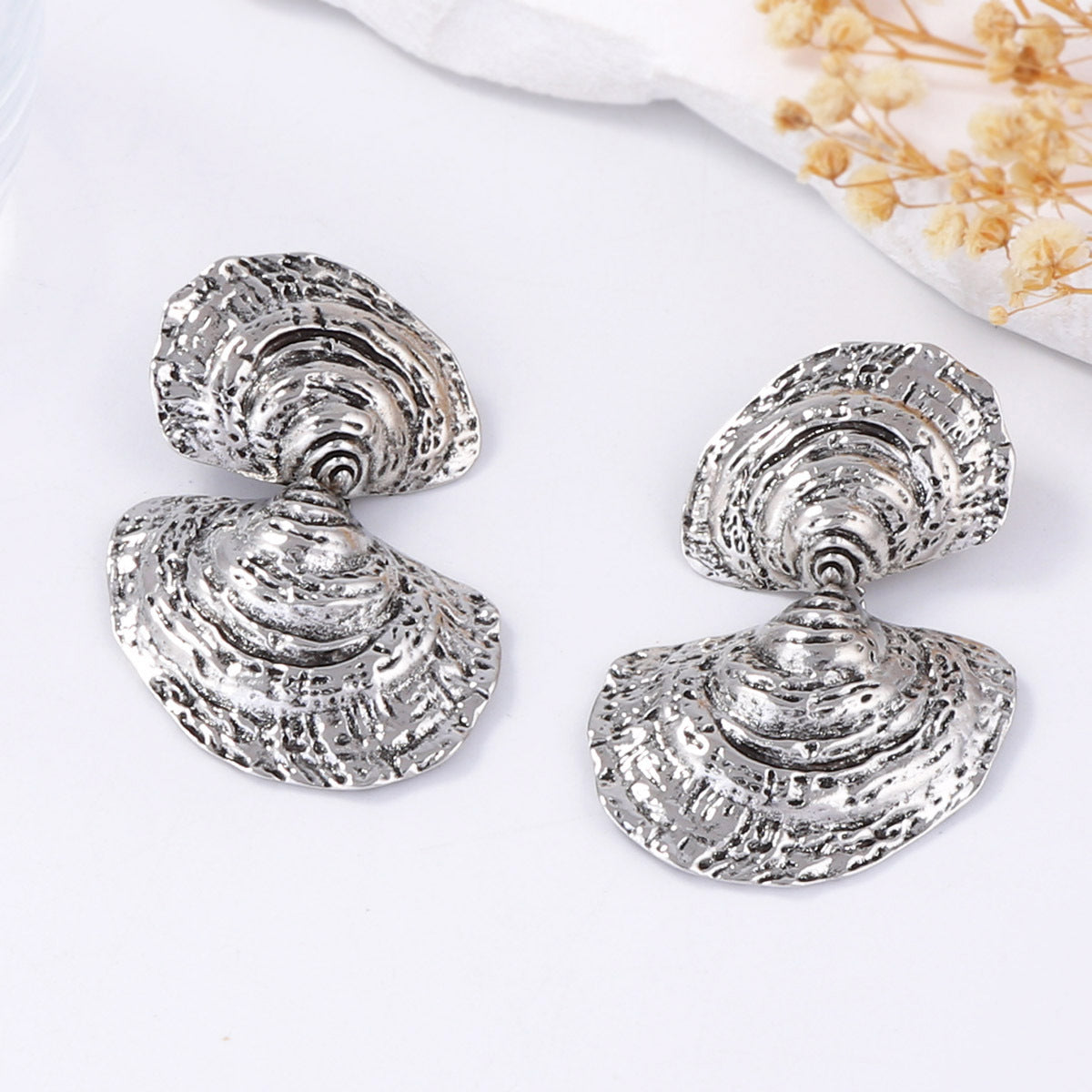 Chic Vintage-Inspired Alloy Double Shell Drop Earrings – Elegant Beach Vacation Accessory for a Stylish Look