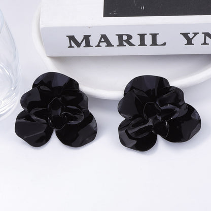Stylish Vintage-Inspired Metal Flower Stud Earrings – Elegant and Versatile Lightweight Jewelry for Everyday Wear