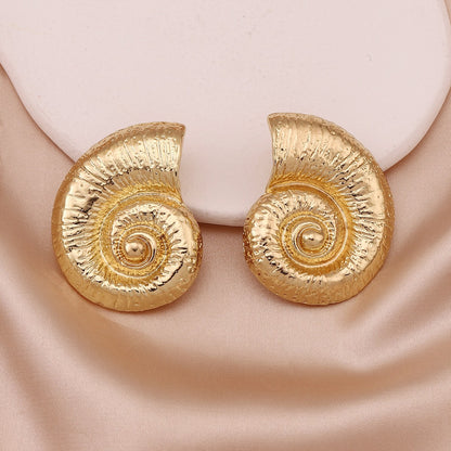 Chic Vintage Beach-Inspired Earrings with Unique Seashell Designs and Pearl Accents – Perfect for Your Next Vacation