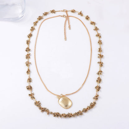 Stylish Minimalist Alloy Wine Flask Pendant with Floral Accents - Double-layered Necklace for Chic Luxury Fashion