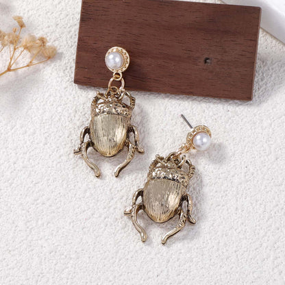 Unique Vintage-Inspired Alloy Beetle Earrings with Faux Pearl Accents – Distinctive and Eye-Catching Accessories for Your Individual Style