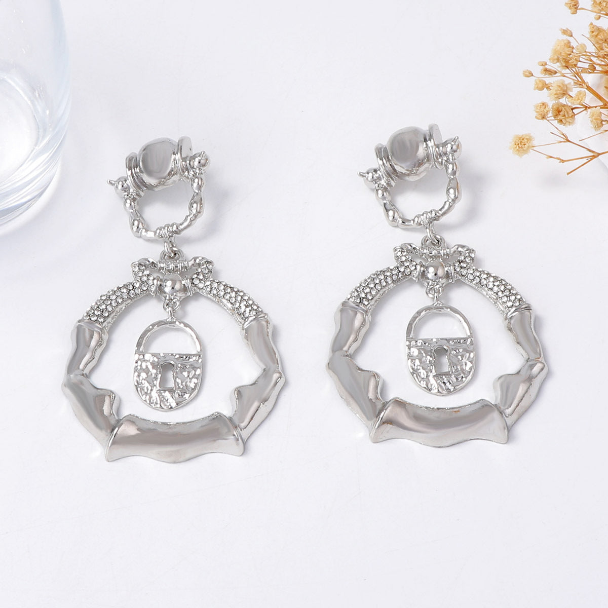 Luxurious Vintage-Inspired Creative Design Alloy Keyhole Drop Earrings with Micro Paved Zircon Stones for Women – Statement Jewelry for Any Occasion
