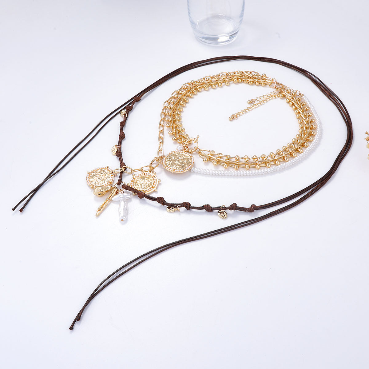 Chic Vintage-Inspired Geometric Badge Pendant Necklace for Women – Luxuriously Layered with Imitation Pearl Accents for a Unique Casual Style