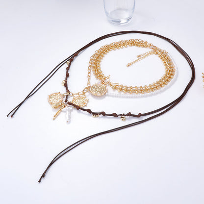 Chic Vintage-Inspired Geometric Badge Pendant Necklace for Women – Luxuriously Layered with Imitation Pearl Accents for a Unique Casual Style
