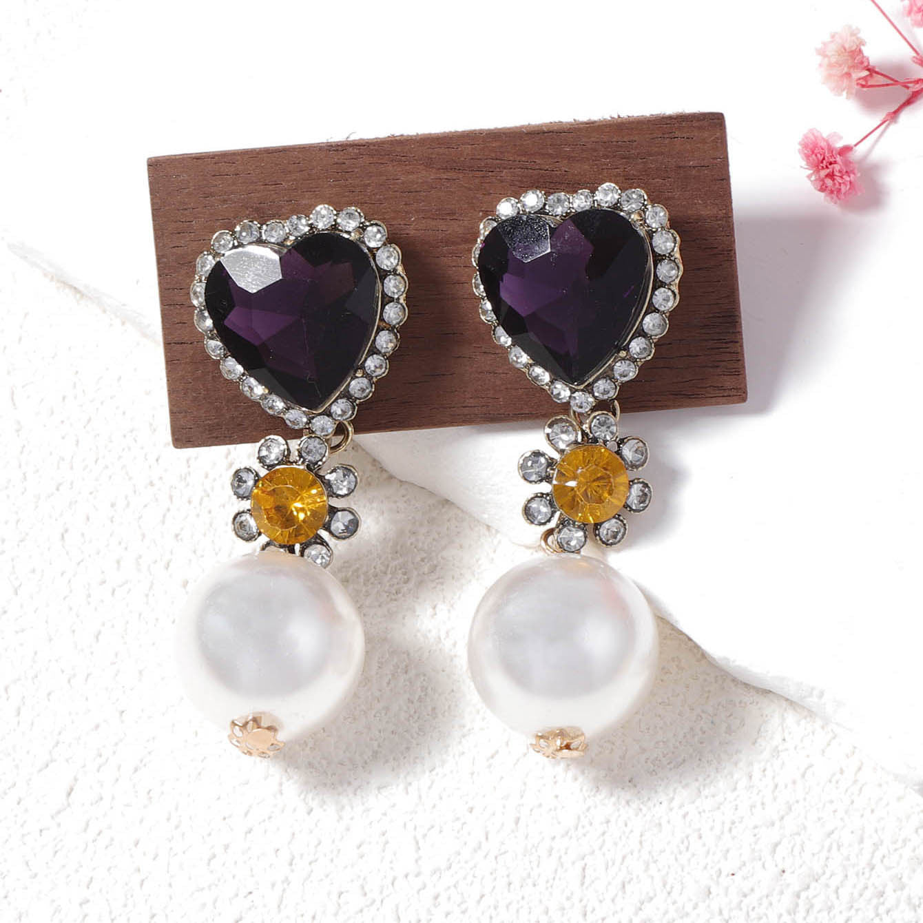 Chic Vintage-Inspired Glass Water-Drop Rhinestone Pearl Dangle Earrings for Women – Exquisite, Unique, and Perfect for Parties and Evenings