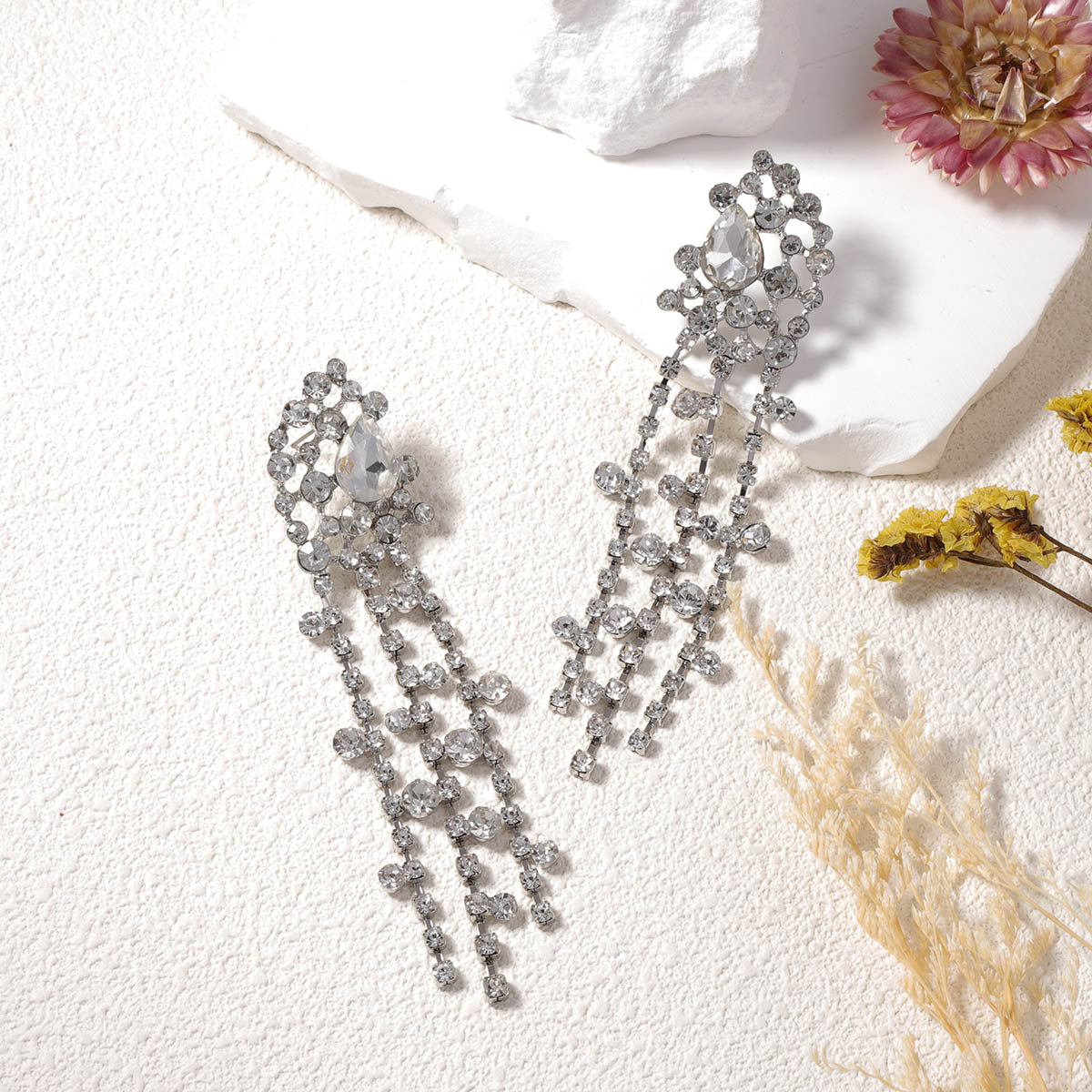 Exquisite Luxe Design: Geometric Tassel Waterfall Statement Earrings with Stunning Rhinestone Accents for Fashion-Forward Women