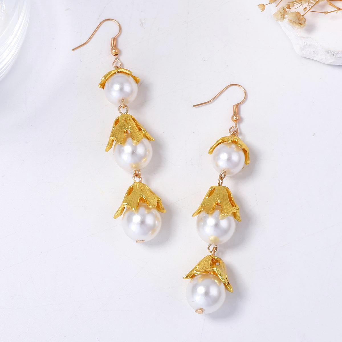 Elegant Baroque Vintage-Inspired Faux Pearl Flower Tassel Drop Earrings for Women – Luxurious and Chic Accessory to Elevate Any Outfit