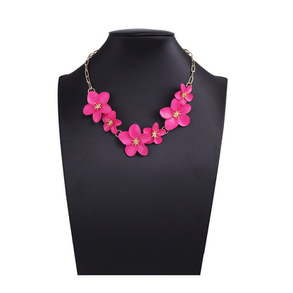 Exquisite Minimalist Alloy Flower Choker Necklace - Stylish and Versatile Bohemian Jewelry for Women