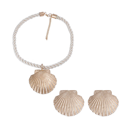 Stylish Minimalist Oversized Alloy Shell Pendant Necklace - Perfect Statement Accessory for Vacation Vibes and Effortless Chic