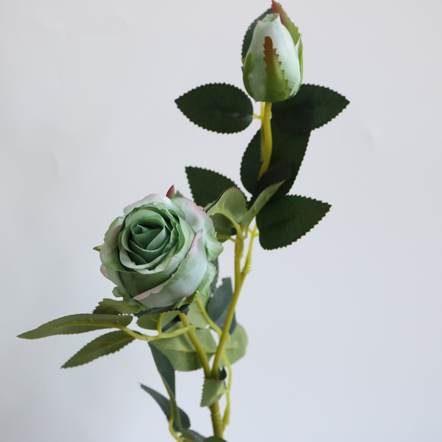 Elegant European Style Faux Bulgarian Rose for Home Décor and Wedding Celebrations - Beautifully Crafted Silk Rose Arrangement with Oil Painting Inspiration