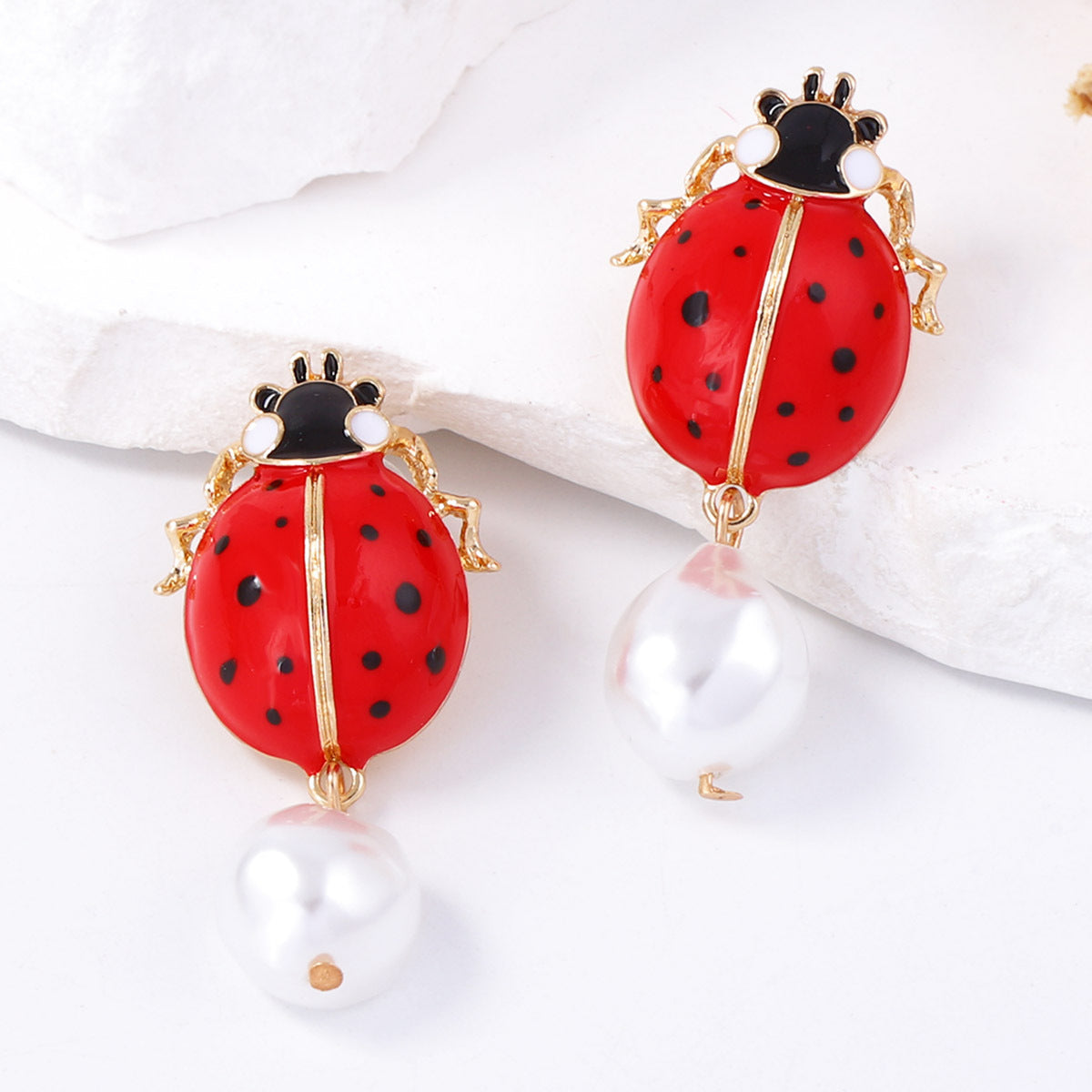 Creative Alloy Design Adjustable Dripping Oil Insect Ladybug Pendant Earrings with Faux Pearl Accents for Women - Unique Fashion Accessories