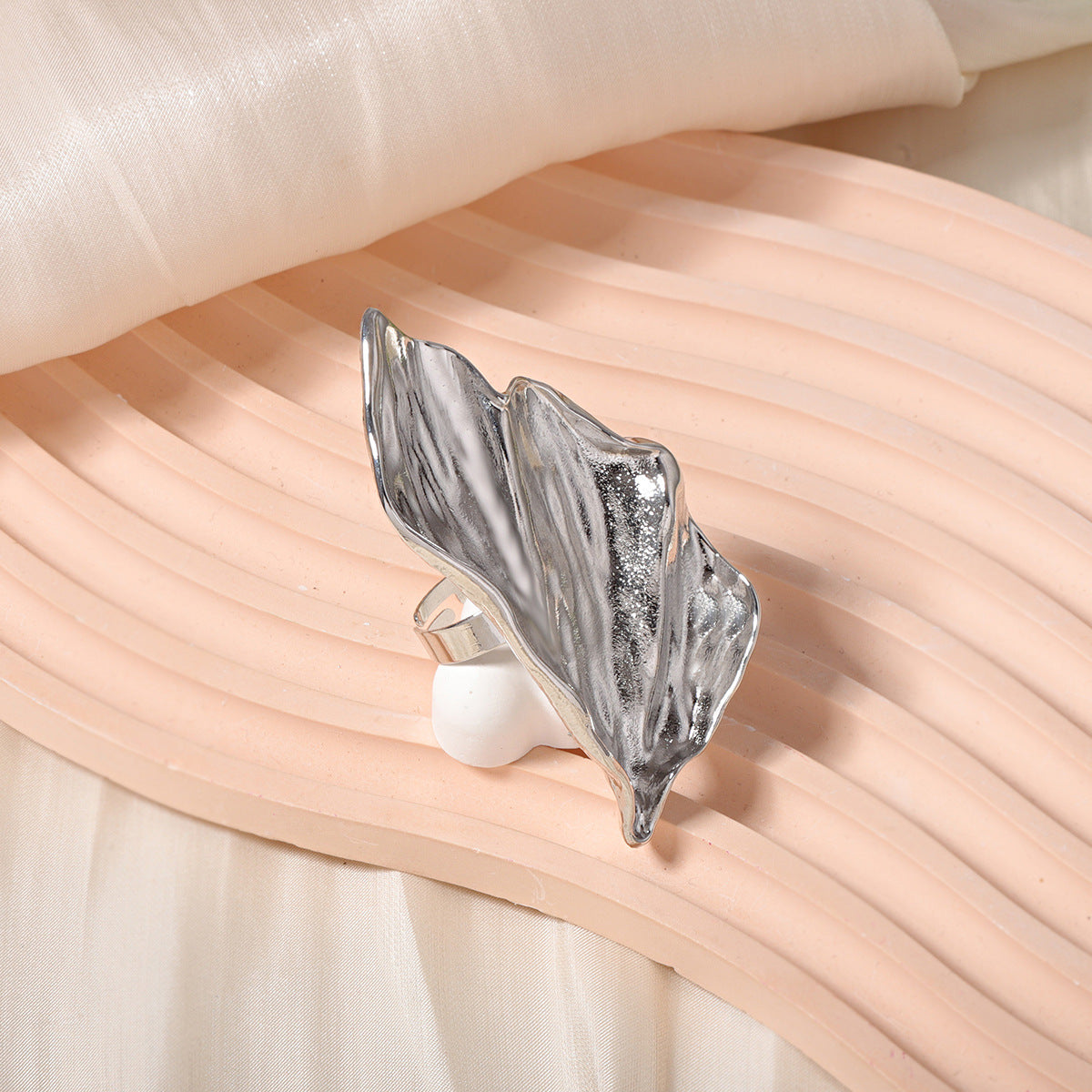 Handcrafted Vintage-Inspired Irregular Alloy Leaf Open Ring - Unique, Chic Design Perfect for Any Occasion