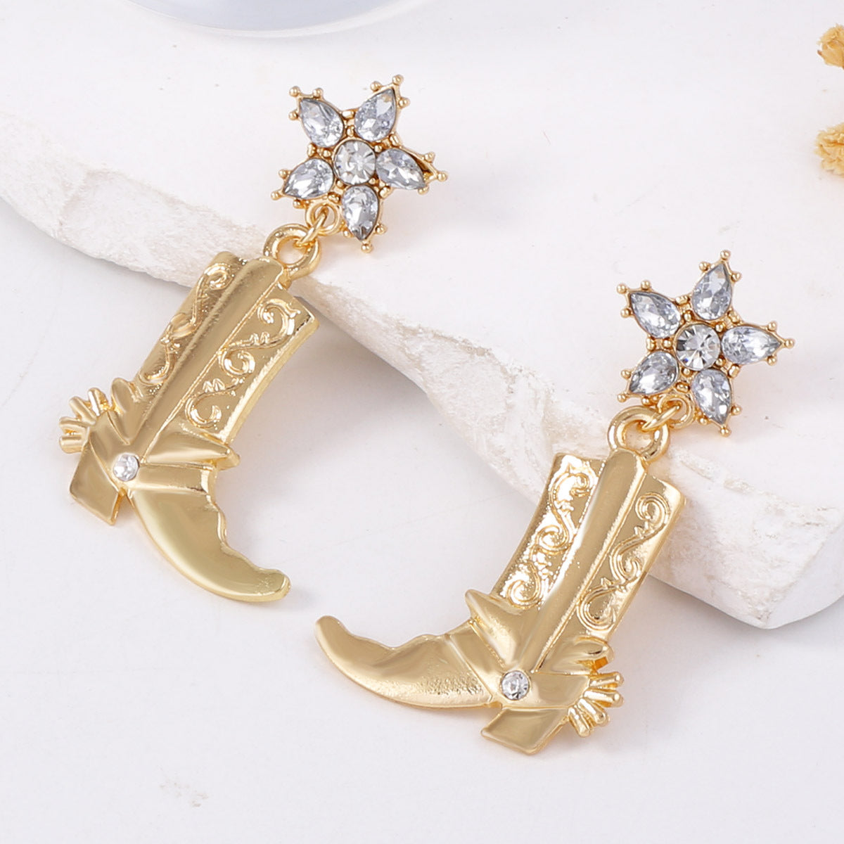 Chic Minimalist Alloy & Zircon Star Boots Pendant Earrings – Western Cowboy-Inspired Women’s Jewelry for Effortless Style