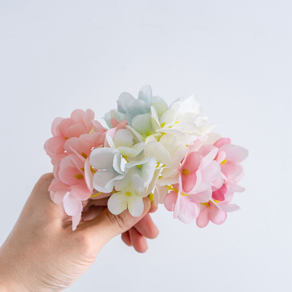 Beautifully Realistic Kimi Hydrangea Silk Flowers - Faux Green Wedding Decor - Perfect for INS Style Arrangements, Flourishing Home Decor, and Special Events - MW07309