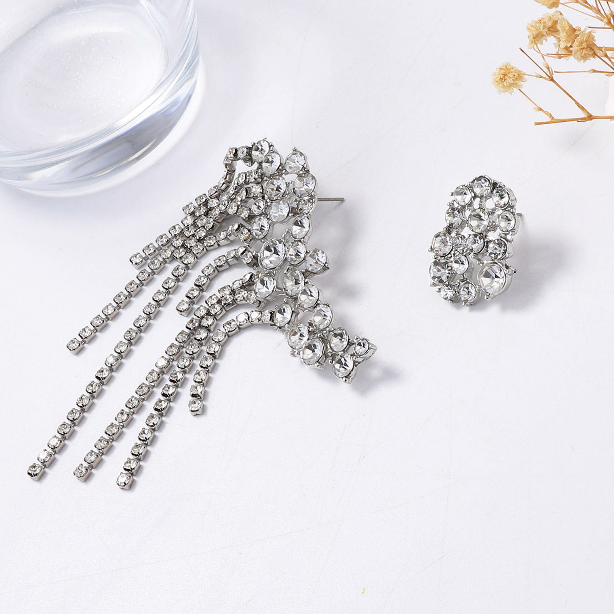 Chic and Elegant Asymmetrical Geometric Alloy Earrings with Glimmering Rhinestones – Unique Cold Aesthetic Style for Modern Women