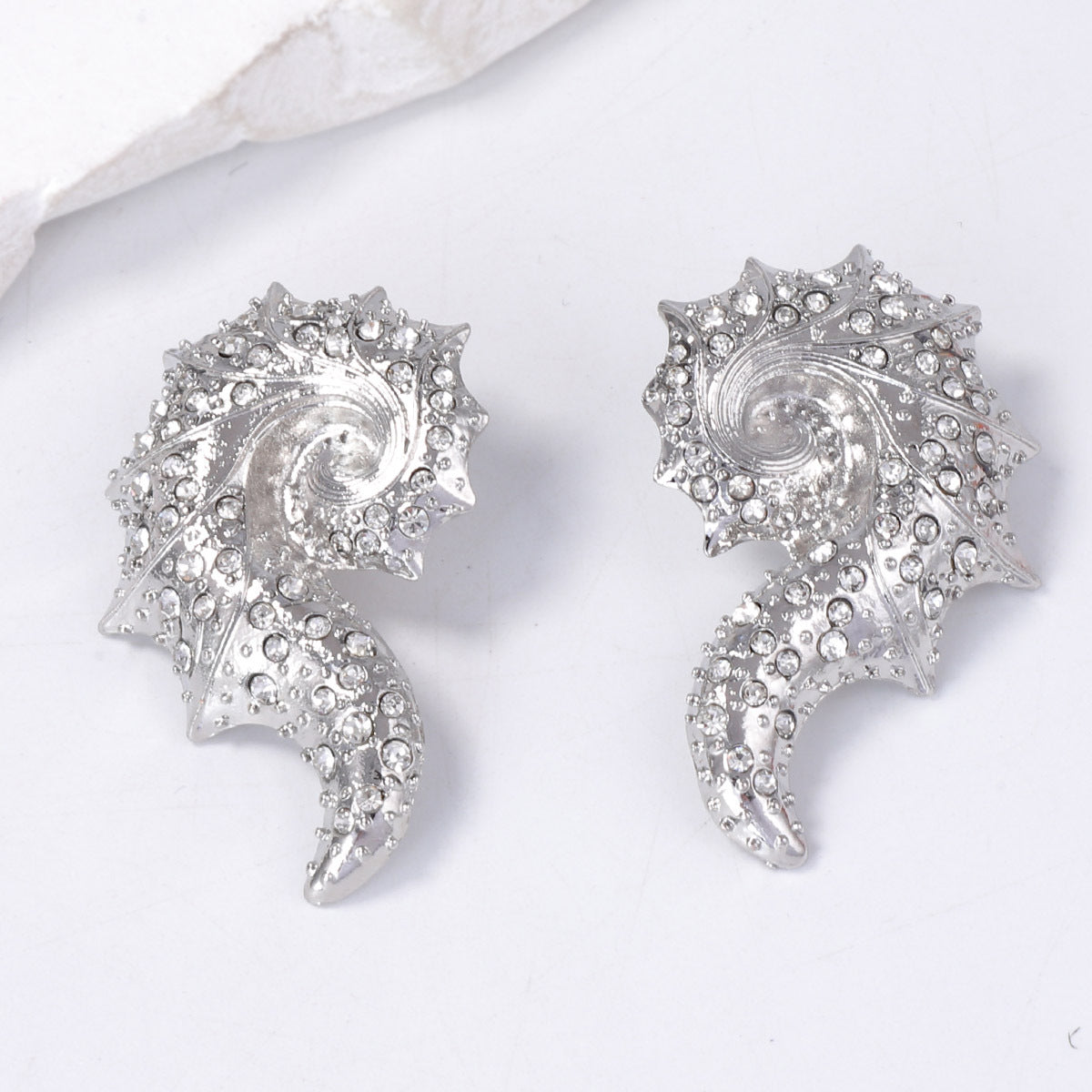 Exquisite Ocean-Inspired Luxury Statement Pearl Shell Alloy Earrings with Sparkling Zircon Stones for Unique Style