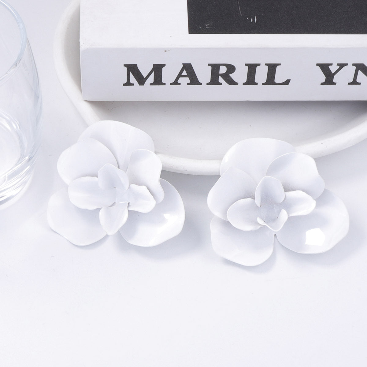 Stylish Vintage-Inspired Metal Flower Stud Earrings – Elegant and Versatile Lightweight Jewelry for Everyday Wear