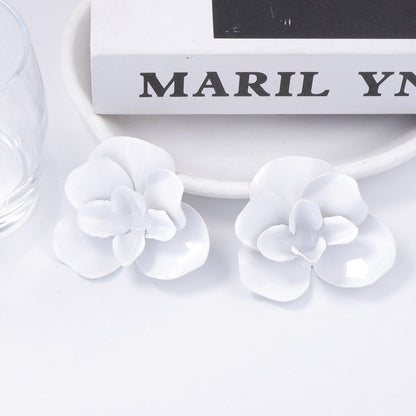 Stylish Vintage-Inspired Metal Flower Stud Earrings – Elegant and Versatile Lightweight Jewelry for Everyday Wear