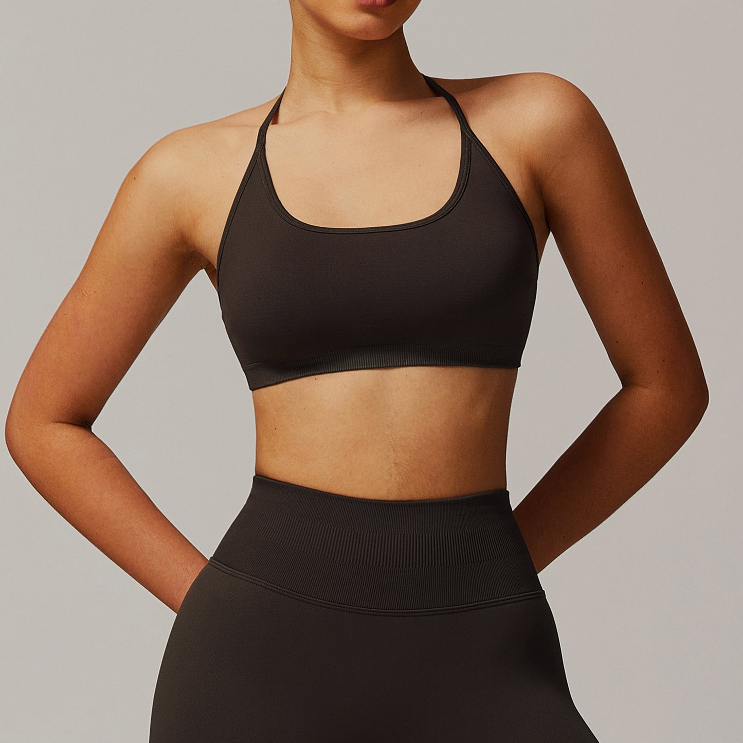 Seamless Cross Back Yoga Bra Quick Dry High Performance Activewear Top for Enhanced Comfort and Style This Spring