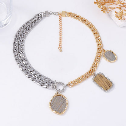Elegant Vintage-Inspired Asymmetrical Metal Chain Geometric Alloy Badge Pendant Necklace for Women – Perfect for Adding a Touch of Chic Luxury to Any Outfit