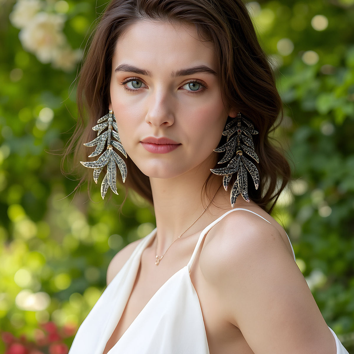 Elegant Vintage-Inspired Hollow Leaf Design Earrings with Sparkling Rhinestones – Chic Alloy Drop Earrings for Women