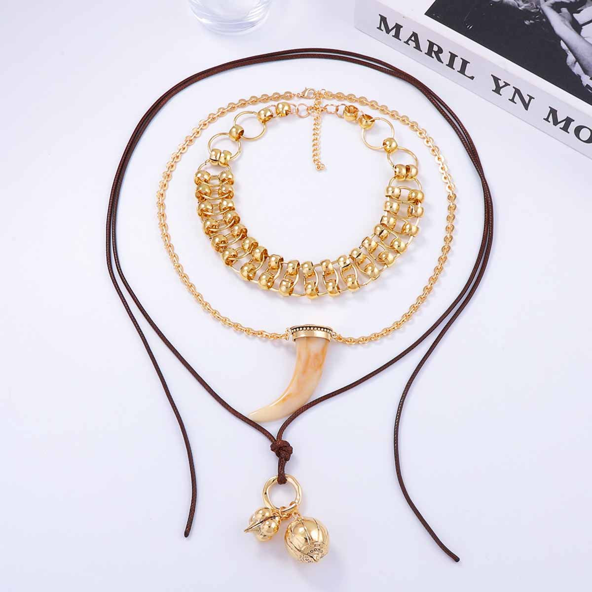 Stylish Layered Animal Horn Pendant Necklace for Women – Trendy Multi-Layered Semi-Luxe Alloy Geometric Jewelry Piece