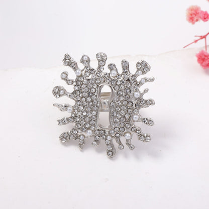 Elegant Vintage Alloy Full Diamond Lock Keyhole Brooch - Luxurious and Sophisticated Women’s Accessory for Timeless Style