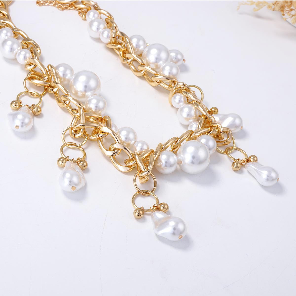 Luxurious Baroque-Inspired Statement Necklace for Women – Exquisite Faux Pearl and Geometric Woven Design with Bold Chain for a Sophisticated Look