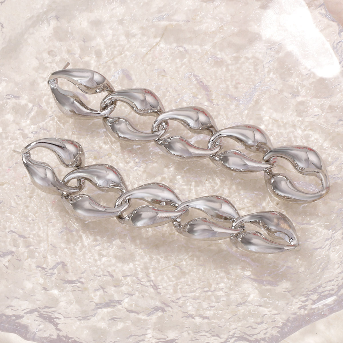 Sleek Minimalist Alloy Chain Twisted Earrings – Unique Geometric Hollow Design for a Timeless, Elegant Look