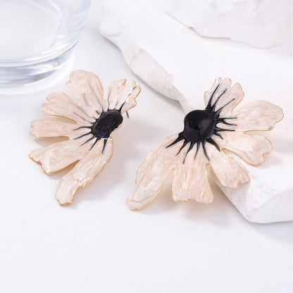 Chic Minimalist Alloy Drop Oil White Blossom Leaf Earrings - Versatile Everyday Jewelry for Commuting Women