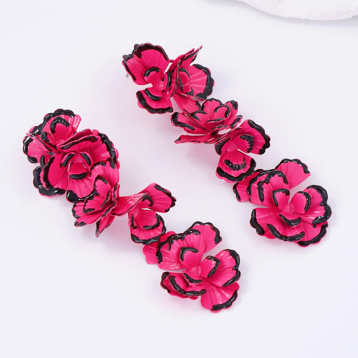 Chic Bohemian Elegance: Two-Toned Metal Floral Pendant Earrings for Everyday Luxury - Versatile and Stylish Jewelry for Women