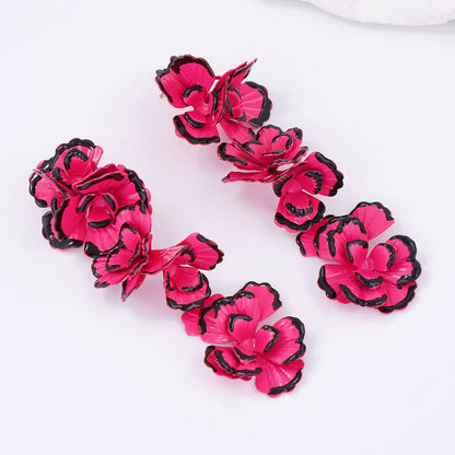 Chic Bohemian Elegance: Two-Toned Metal Floral Pendant Earrings for Everyday Luxury - Versatile and Stylish Jewelry for Women