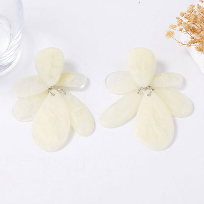 Chic and Elegant Irregular Geometric White Resin Drop Earrings for Women – Lightweight, Luxurious Style Perfect for Any Occasion