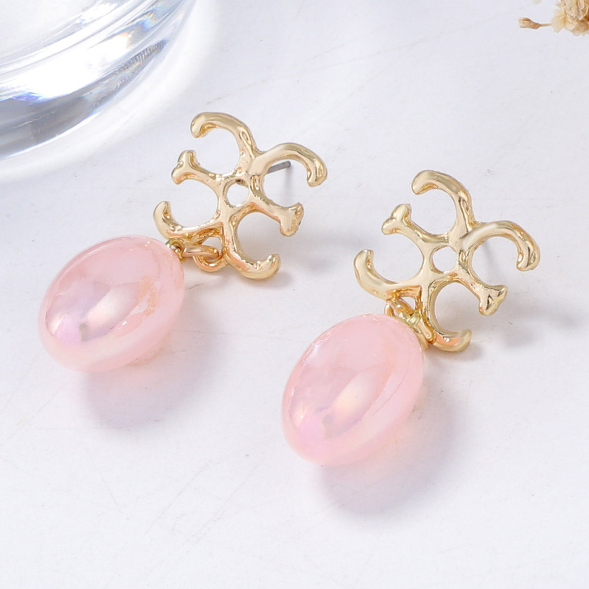 Chic Minimalist Light Luxury Soft Pink Pearl-like Letter Pendant Earrings for Women – Fresh and Elegant Jewelry to Elevate Your Style
