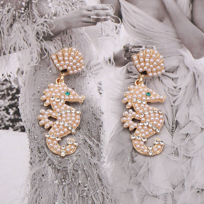 Chic  Eco-Friendly Seahorse Earrings with Pearl Accents – Unique, Luxurious, and Playful Design Perfect for Any Occasion