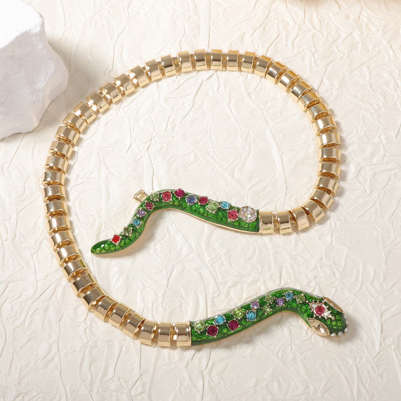Exaggerated Creative Design Metal Chain Necklace with Colorful Zirconia and Green Snake Pendant – Unique Women's Jewelry Accessory
