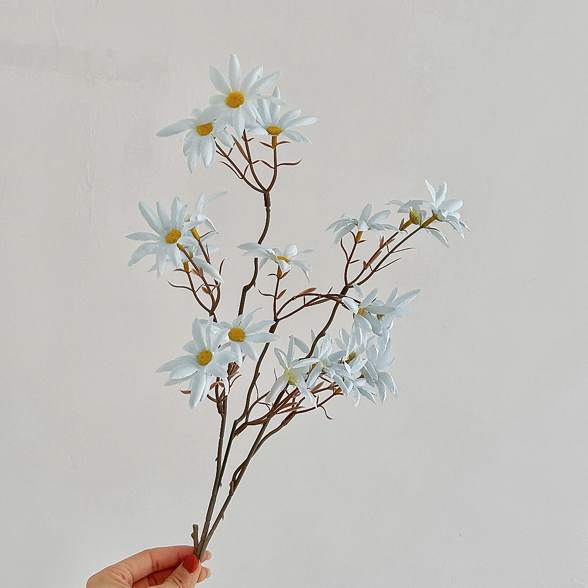 Stunning Realistic Wild Daisy Decor - Lifelike Artificial Flower Bouquet for Living Room and Dining Table - Perfect for Photography and Home Decoration