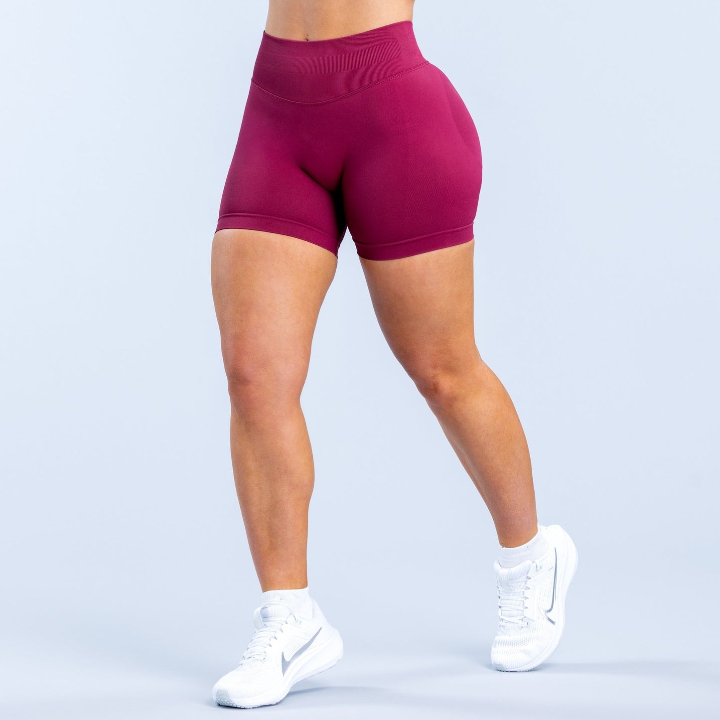 High Performance Seamless Low Waist Quarter Yoga Shorts Breathable Moisture Wicking and Sculpting Design for Optimal Support and Comfort