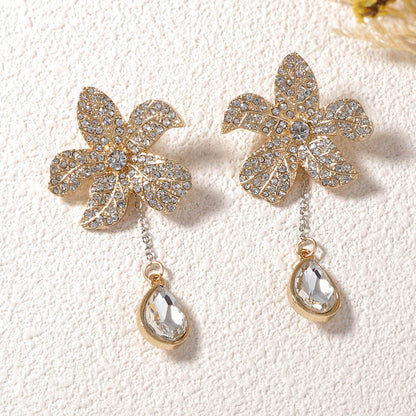 Elegant Vintage-Inspired Drop Earrings for Women with Sparkling Flower Design – Versatile Statement Pieces for Everyday Wear