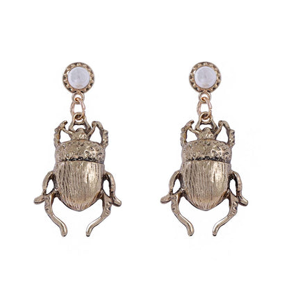 Unique Vintage-Inspired Alloy Beetle Earrings with Faux Pearl Accents – Distinctive and Eye-Catching Accessories for Your Individual Style