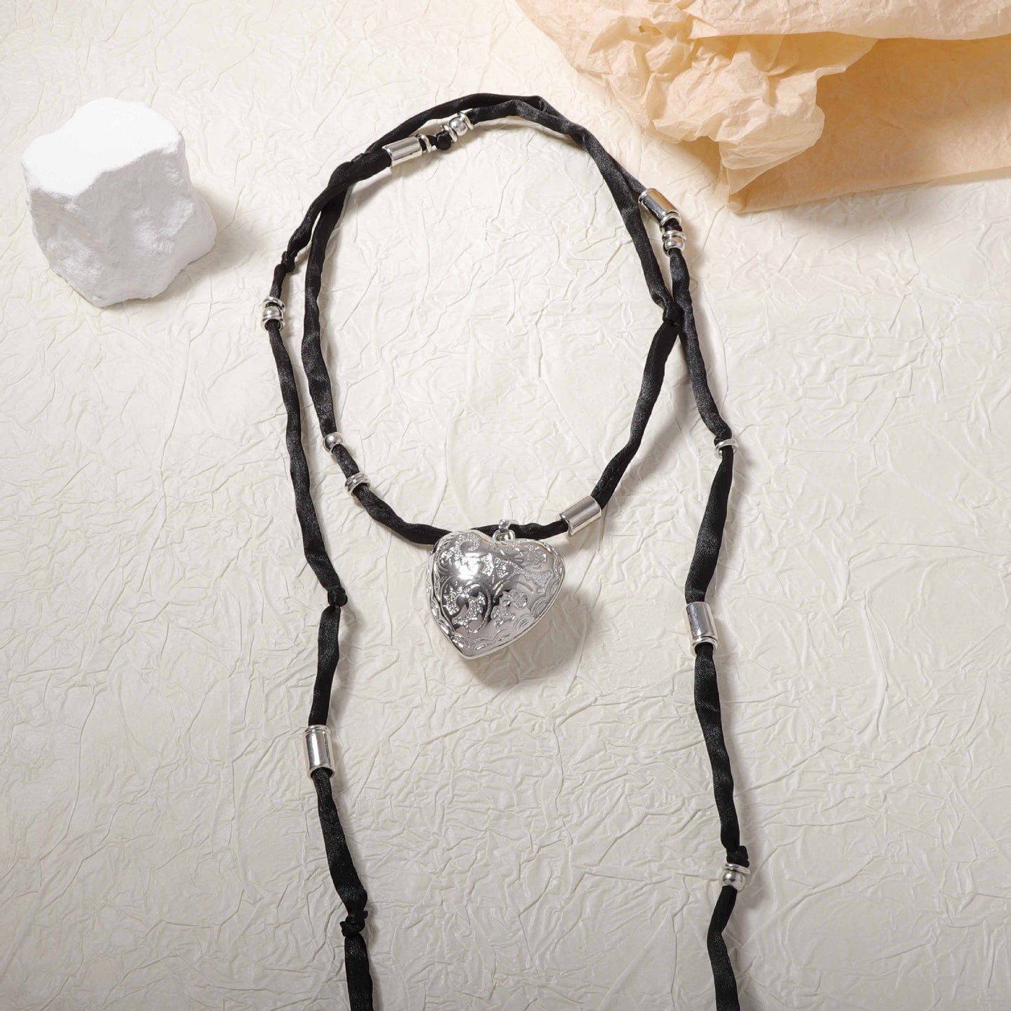 Unique 3D Heart Pendant Long Fabric Street Style Necklace for Men and Women – Perfect for Everyday Wear and Special Occasions