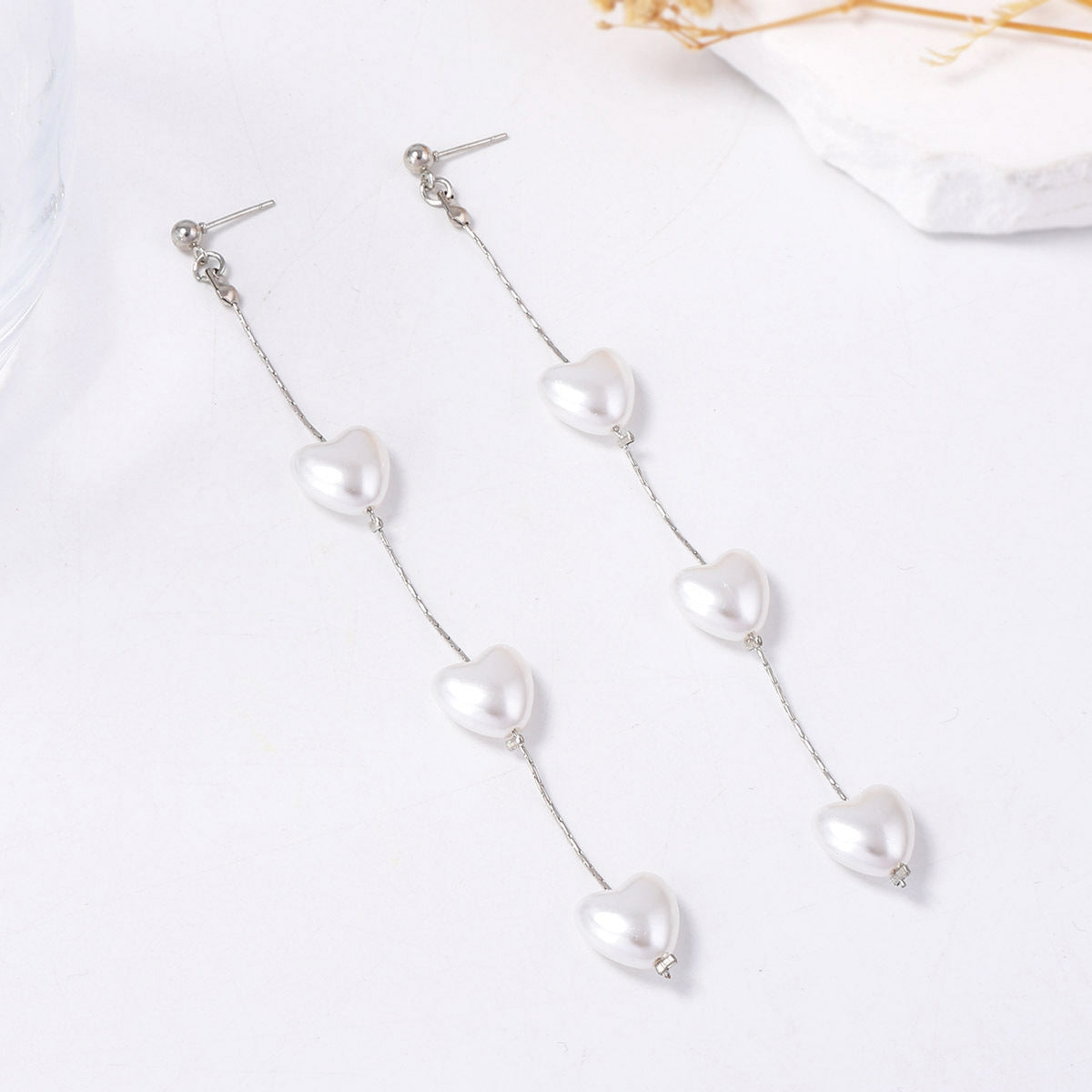 Elegant French-Style Long Pearl Heart Drop Earrings for Women - Chic and Unique Statement Piece Perfect for Parties and Special Occasions