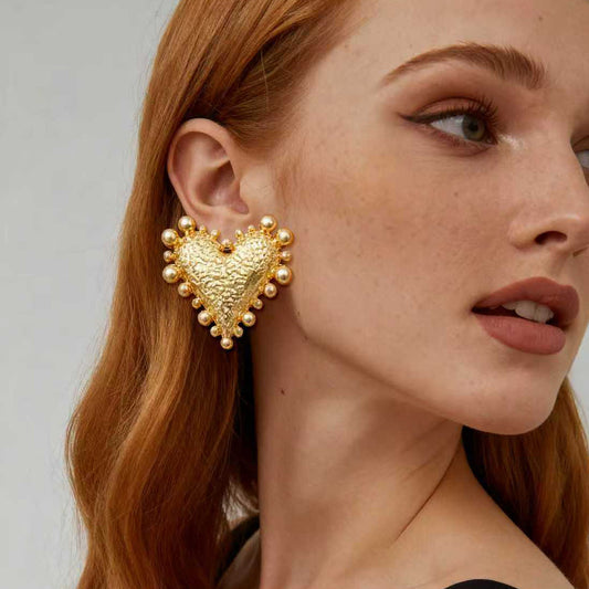 Chic Minimalist Alloy Hammered Heart-Shaped Stud Earrings with Round Bead Accents – Timeless Everyday Jewelry for Any Occasion