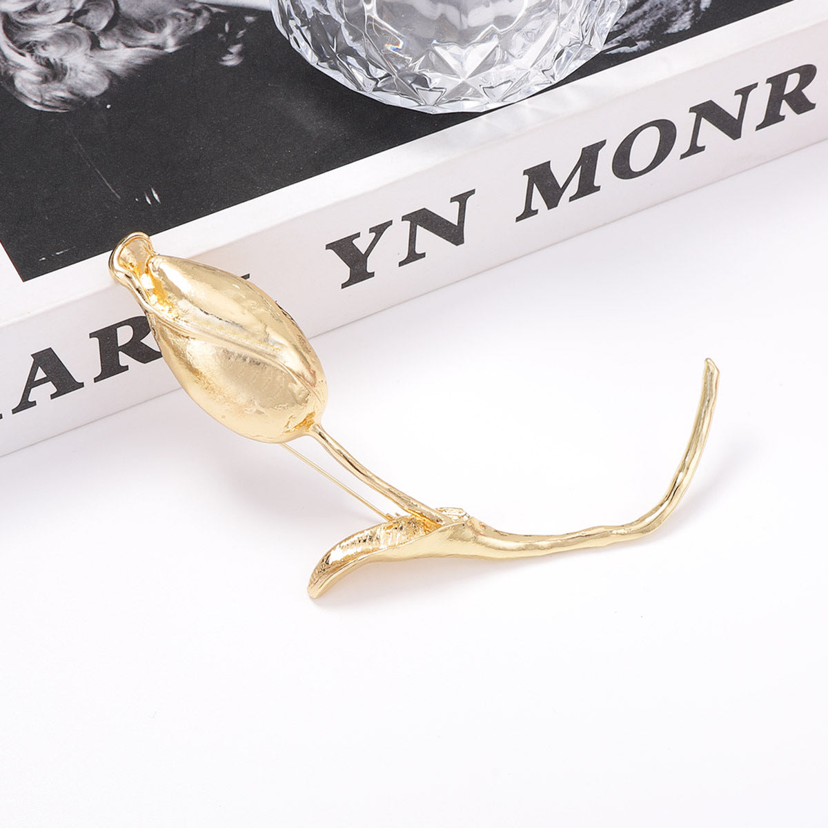 Exquisite Lightweight Luxurious Oversized Floral Brooch – Unique, Elegant, and Versatile Accessory for a Sophisticated Look