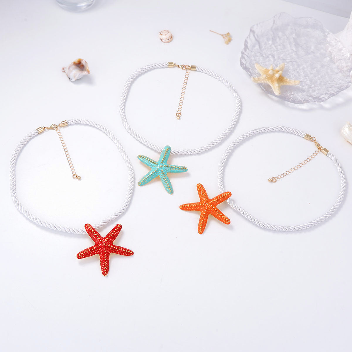 Stylish Ocean-Inspired Starfish Pendant Necklace for Women - Minimalist Resin and Alloy Casual Jewelry for Any Occasion