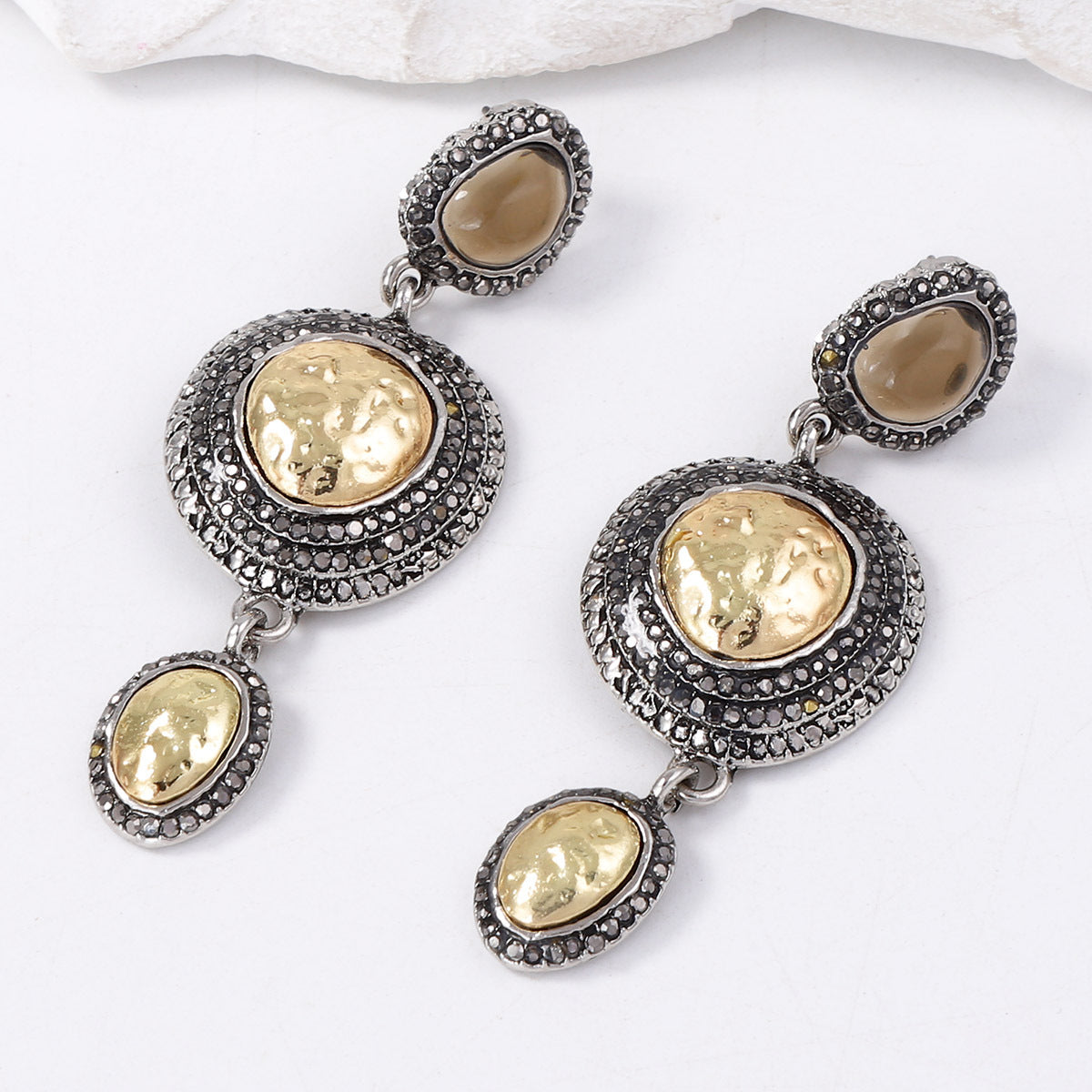 Chic Vintage-Inspired Luxe Geometric Alloy Round Earrings with Sparkling Diamonds - Perfect for Fashion-Forward Women
