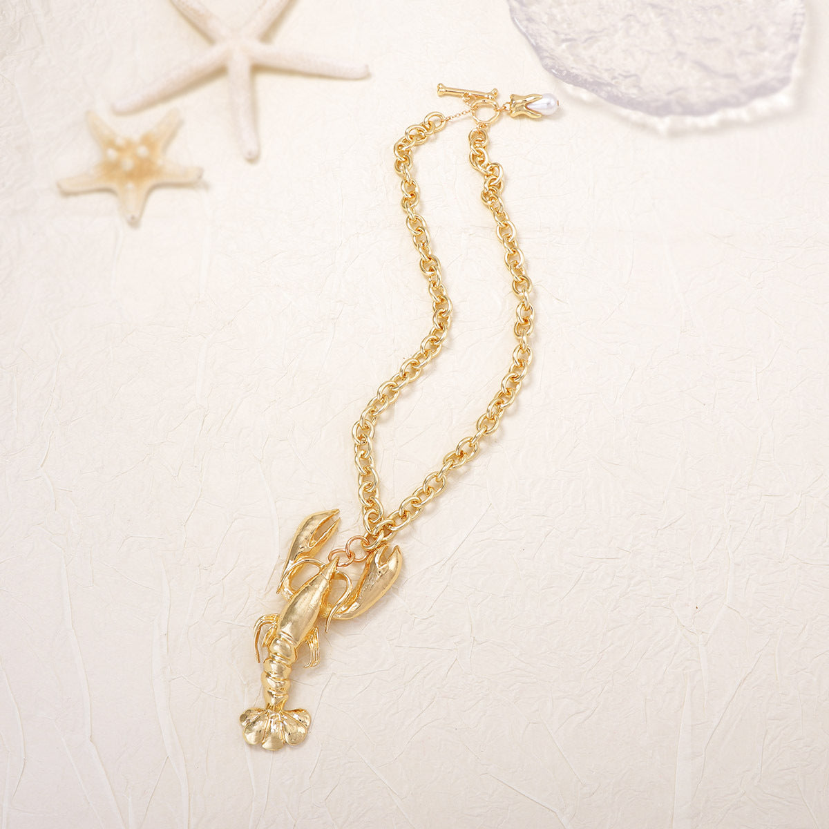 Chic Luxury Design Oversized Metal Lobster Pendant Necklace - Fashionable and Versatile Statement Jewelry for Women